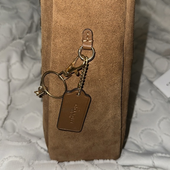 New Viral Coach Hadley - Picture 8 of 8